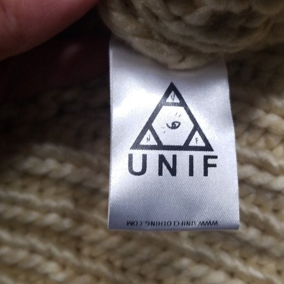 UNIF Chunky Knit Oversized Sweater - Picture 4 of 8